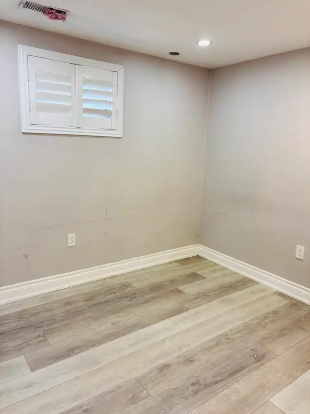 2 Bedrooms, 1 washrooms Basement Apartment: Brimley and Danforth - Photo 3