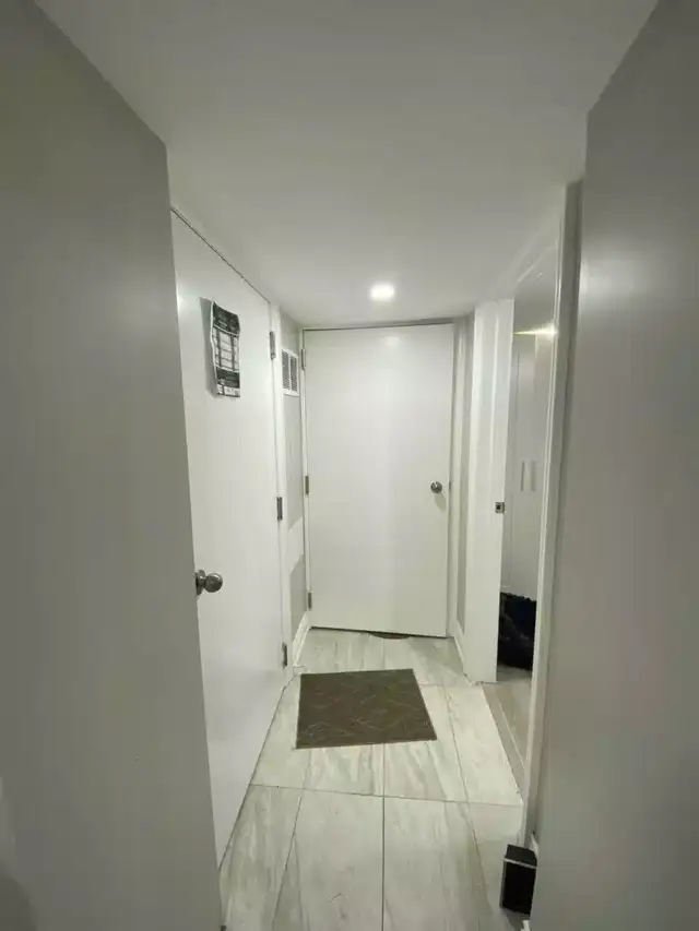 2 Bedrooms, 1 washrooms Basement Apartment: Brimley and Danforth - Photo 8