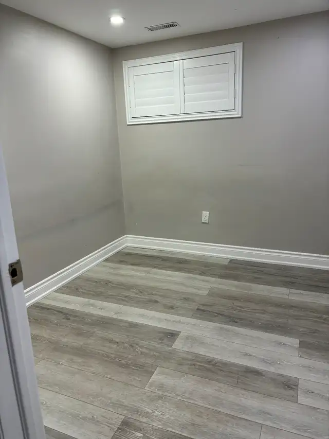 2 Bedrooms, 1 washrooms Basement Apartment: Brimley and Danforth - Photo 10