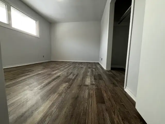 Spacious 3-Bedroom Upper Duplex   Double Garage | Grant Park - Photo 7