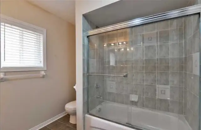 Pvt Room for Rent in Brampton From June 1 - Photo 2