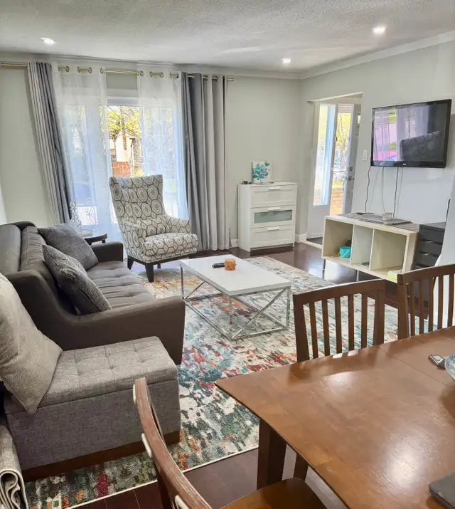 Beautiful Furnished Room for Rent – Female Only | Whitby