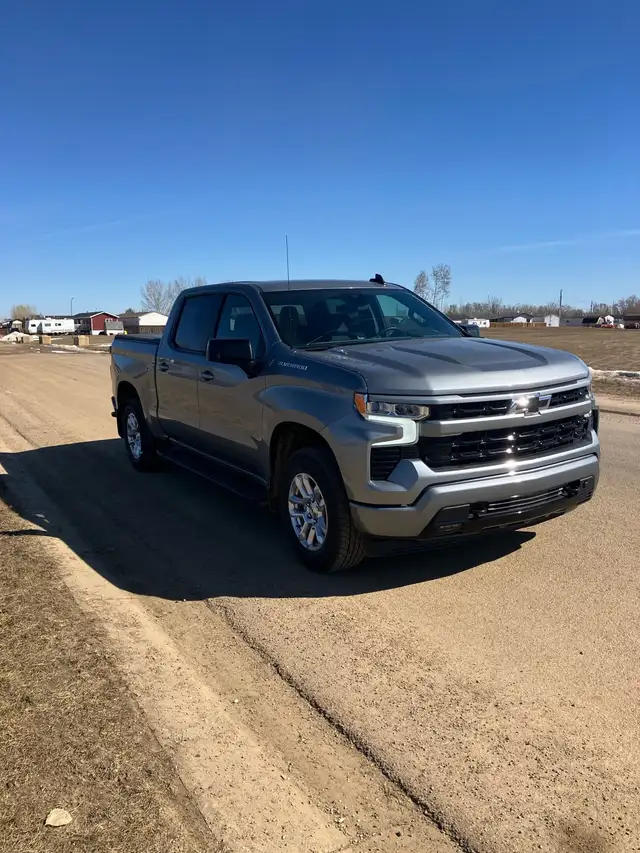 2025 Chevrolet - Photo 2
