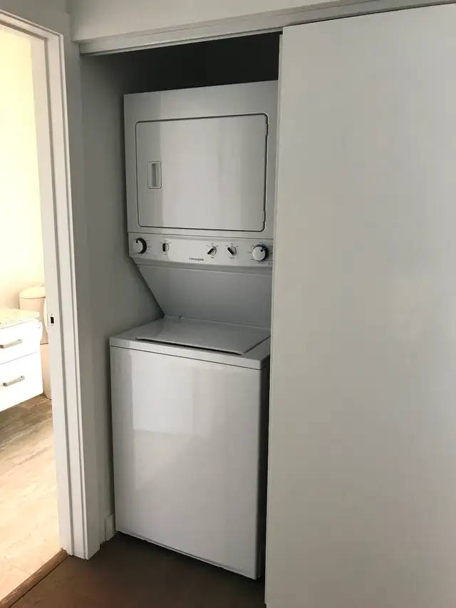WALK TO U OF M!  One Bed/One Bath AVAILABLE IMMEDIATELY! - Photo 4