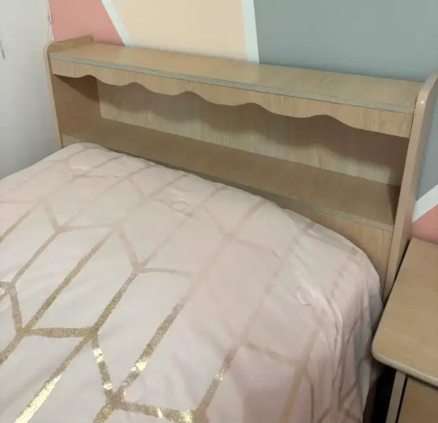 Single Bedroom Set - Photo 3