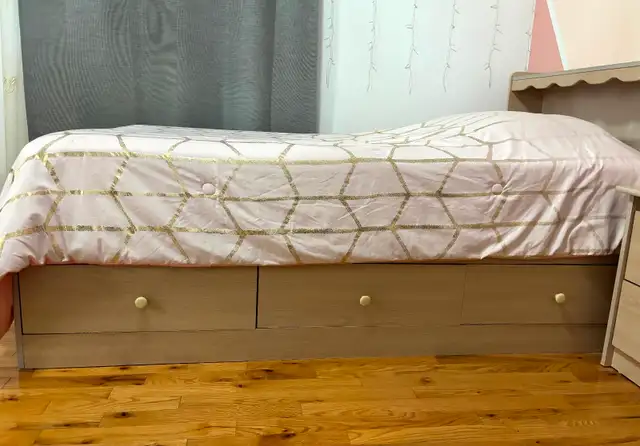 Single Bedroom Set - Photo 4