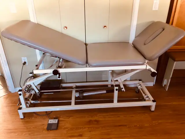 Massage Table - Photo 3