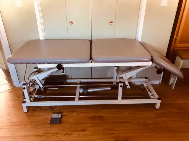 Massage Table - Photo 4