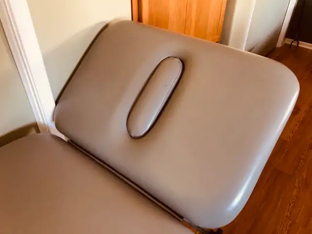 Massage Table - Photo 6