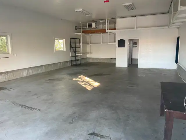 For sale: 6.7-Acre | 3-Bed Home   1,000 sq ft Heated Shop - Photo 11