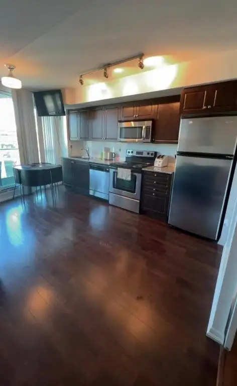Luxury Furnished 1 Bedroom Condo | Downtown Toronto Waterfront - Photo 4