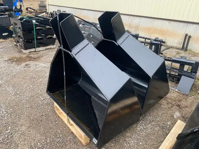 Concrete Bucket for skid steer - Photo 4