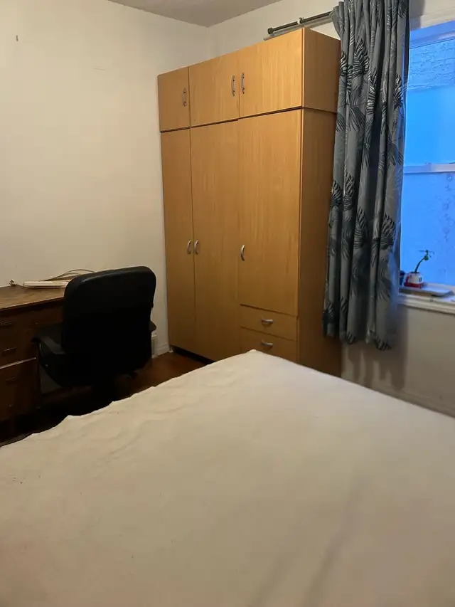 A room nearby U of W , RRC and Medical School of UM