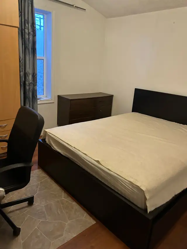 A room nearby U of W , RRC and Medical School of UM - Photo 4