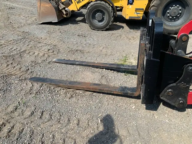 HLA 7500 lbs 60" tine pallet forks for ISO/244J Qtach - Photo 4
