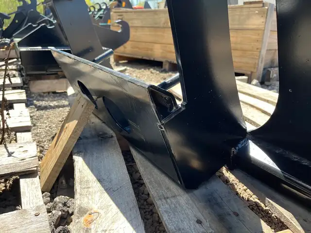 HLA Mini skid steer Qtach Adapter plate - Photo 3