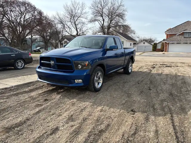 2011 Dodge Ram 1500 4x4 V8 - Photo 2
