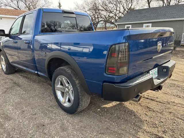 2011 Dodge Ram 1500 4x4 V8 - Photo 4