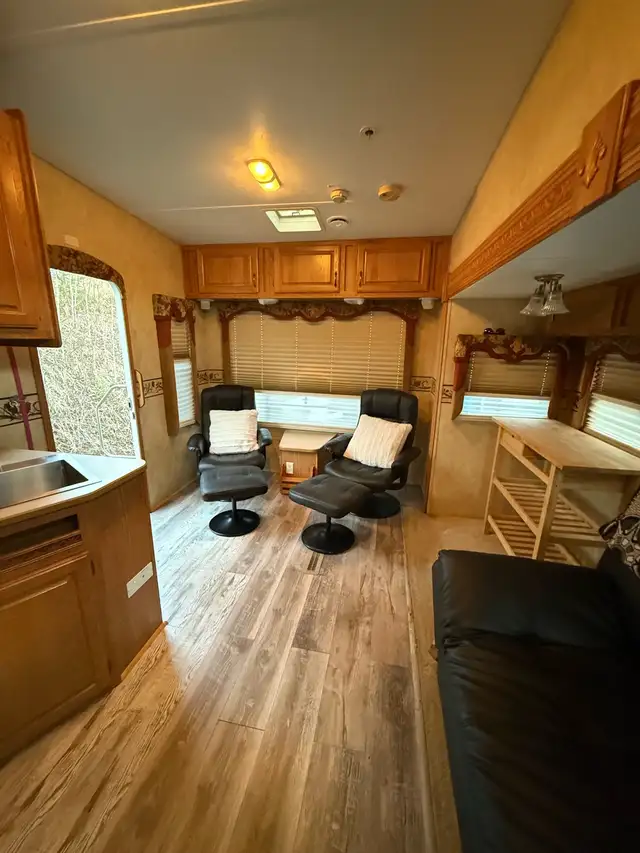 2006 Jayco Eagle 301RLS Fifth-Wheel - Photo 4