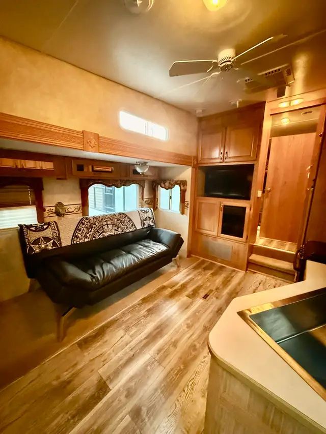 2006 Jayco Eagle 301RLS Fifth-Wheel - Photo 5