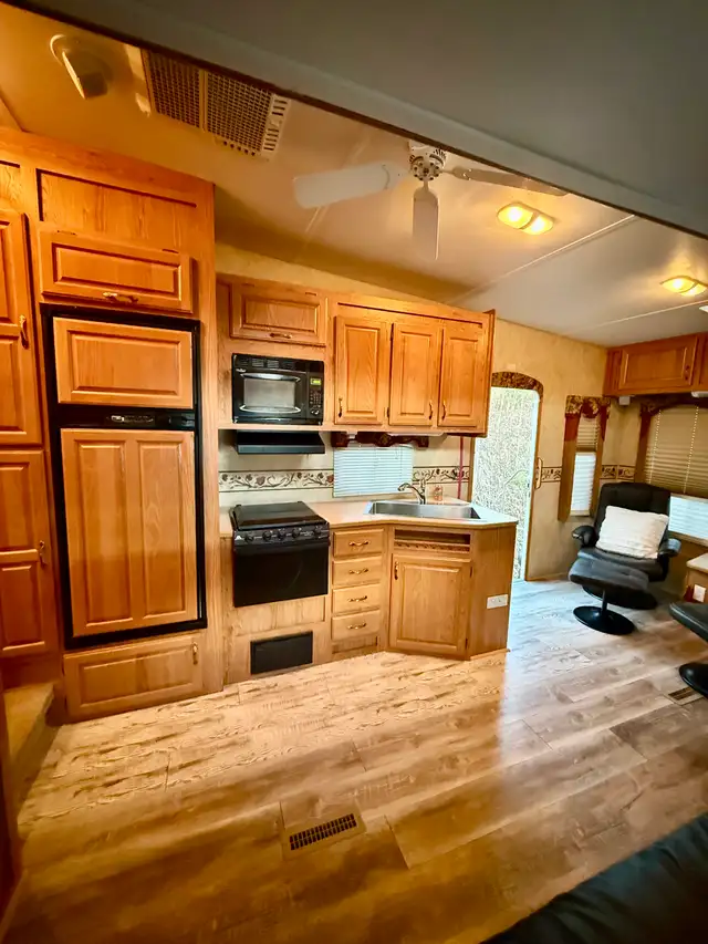 2006 Jayco Eagle 301RLS Fifth-Wheel - Photo 6