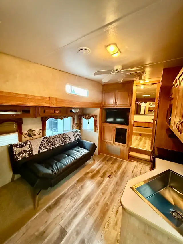 2006 Jayco Eagle 301RLS Fifth-Wheel - Photo 8
