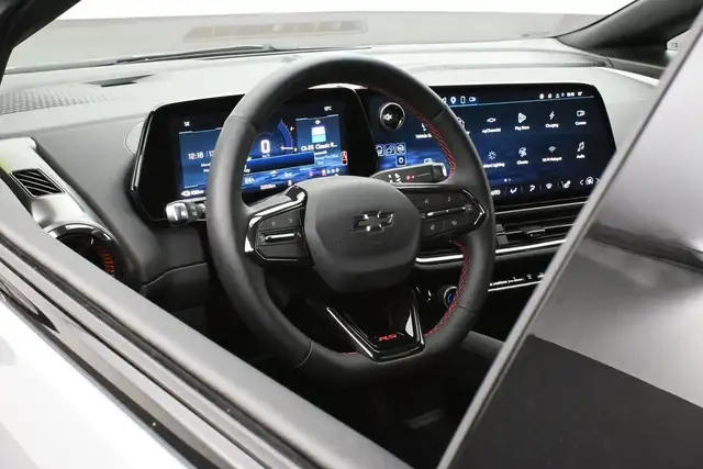 2026 Chevrolet Equinox RS EV LOW KMS!! ALMOST NEW! Just arrive - Photo 7