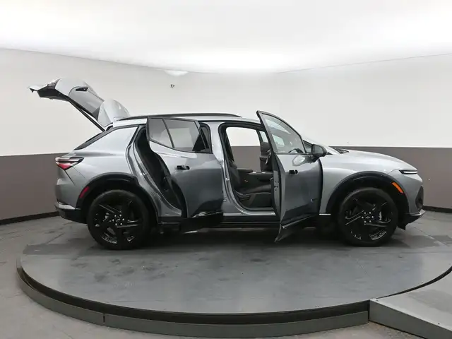 2026 Chevrolet Equinox RS EV LOW KMS!! ALMOST NEW! Just arrive - Photo 55