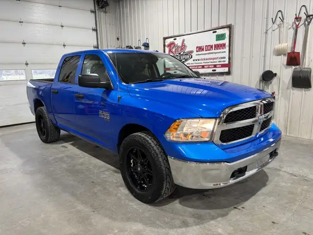 2023 Ram 1500 Classic SLT V6 3,6 L , Crew Cab