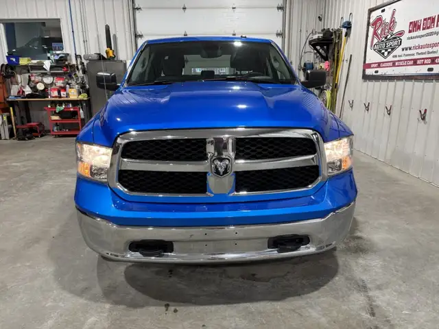 2023 Ram 1500 Classic SLT V6 3,6 L , Crew Cab - Photo 2