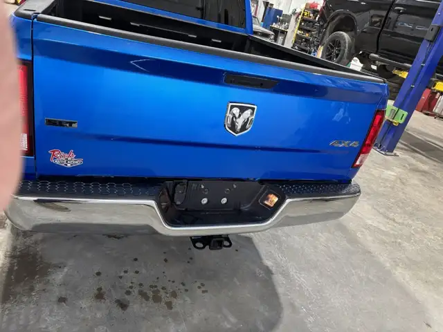 2023 Ram 1500 Classic SLT V6 3,6 L , Crew Cab - Photo 5