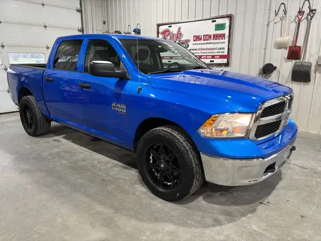 2023 Ram 1500 Classic SLT V6 3,6 L , Crew Cab - Photo 7