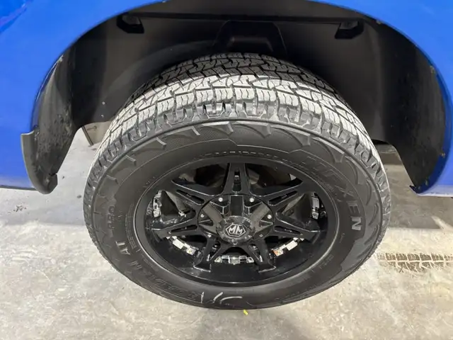 2023 Ram 1500 Classic SLT V6 3,6 L , Crew Cab - Photo 9