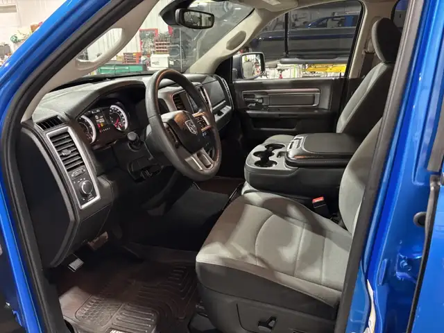 2023 Ram 1500 Classic SLT V6 3,6 L , Crew Cab - Photo 13