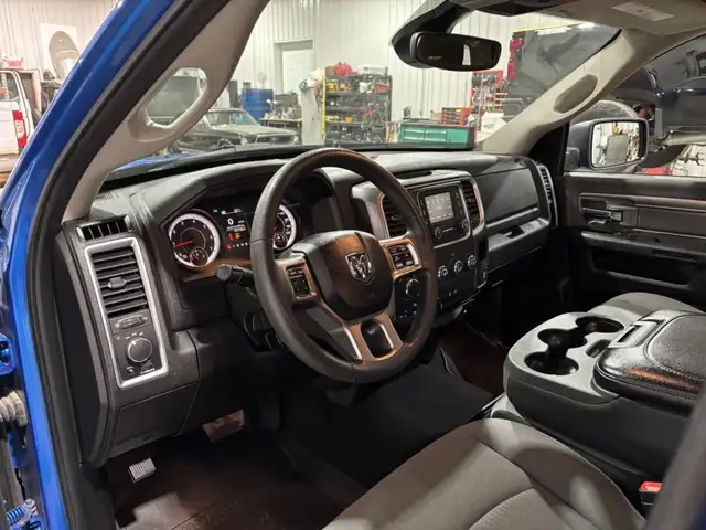 2023 Ram 1500 Classic SLT V6 3,6 L , Crew Cab - Photo 14