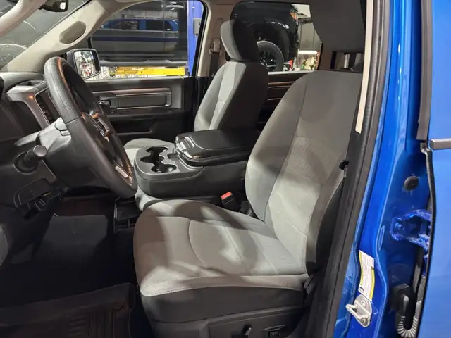 2023 Ram 1500 Classic SLT V6 3,6 L , Crew Cab - Photo 18