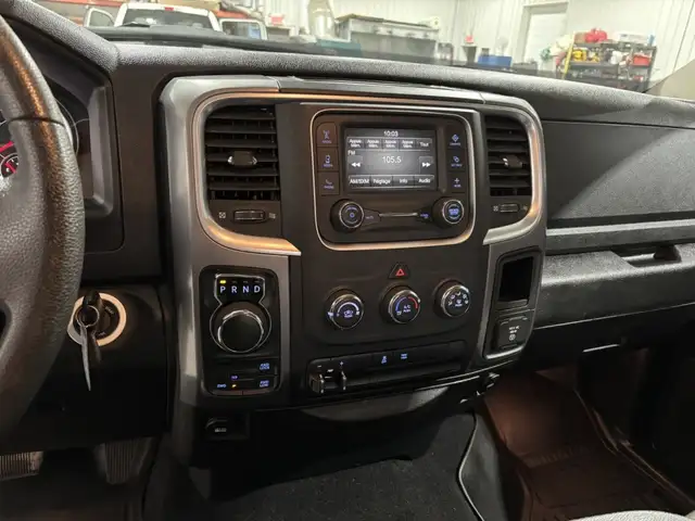 2023 Ram 1500 Classic SLT V6 3,6 L , Crew Cab - Photo 20