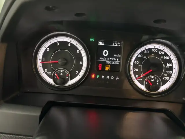 2023 Ram 1500 Classic SLT V6 3,6 L , Crew Cab - Photo 21
