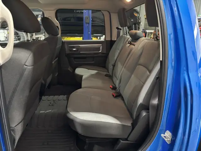 2023 Ram 1500 Classic SLT V6 3,6 L , Crew Cab - Photo 22