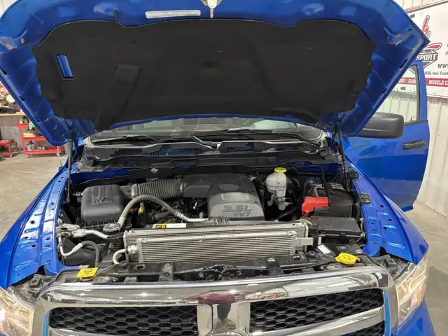 2023 Ram 1500 Classic SLT V6 3,6 L , Crew Cab - Photo 24