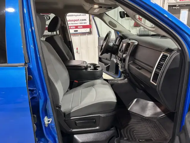 2023 Ram 1500 Classic SLT V6 3,6 L , Crew Cab - Photo 26