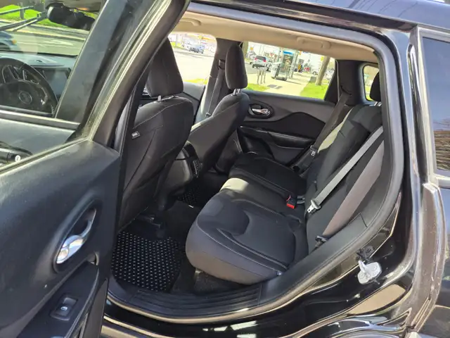 2015 Jeep Cherokee FWD 4dr North - Photo 11