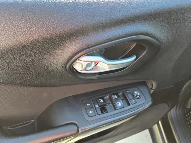 2015 Jeep Cherokee FWD 4dr North - Photo 14