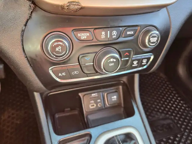 2015 Jeep Cherokee FWD 4dr North - Photo 18