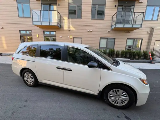 2015 Honda Odyssey LX Passenger Van Automatic - Photo 3