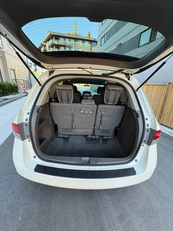 2015 Honda Odyssey LX Passenger Van Automatic - Photo 4