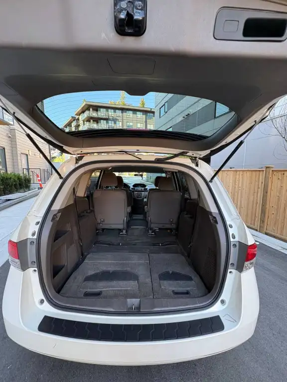2015 Honda Odyssey LX Passenger Van Automatic - Photo 5