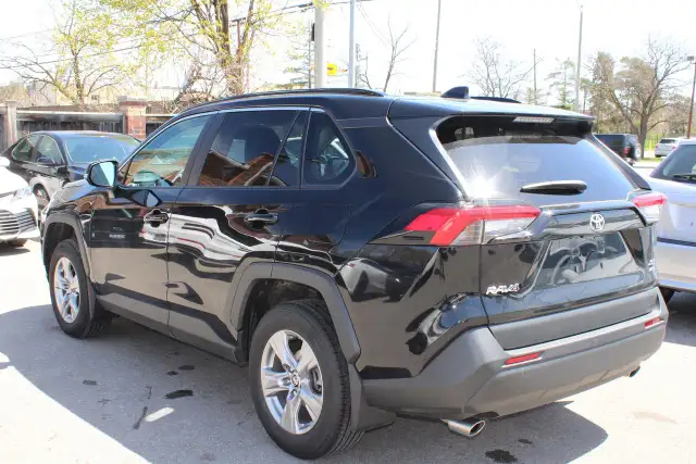 2025 Toyota RAV4 XLE - Photo 3