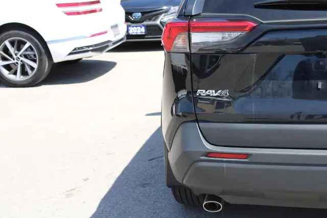 2025 Toyota RAV4 XLE - Photo 4