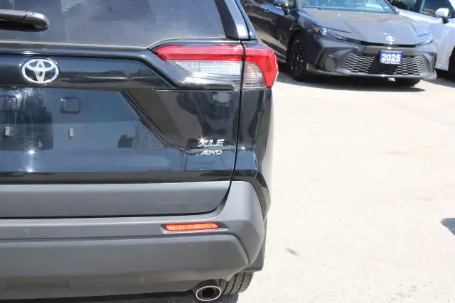 2025 Toyota RAV4 XLE - Photo 5